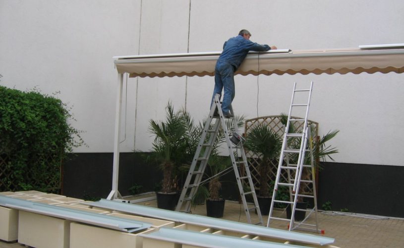 Awning during installation_2