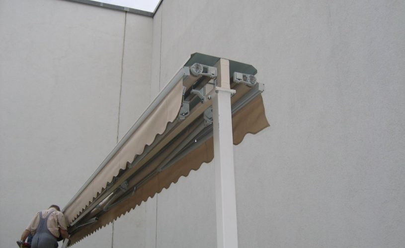 Awning during installation_4